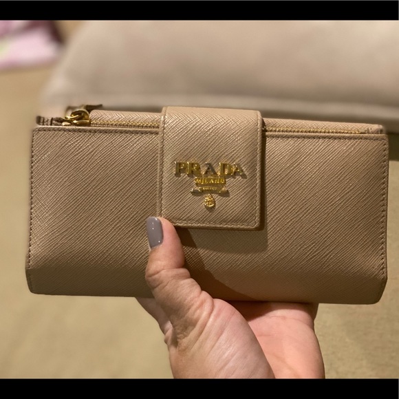 💯 % Auth Prada saffiano wallet cameo beige - Picture 2 of 13